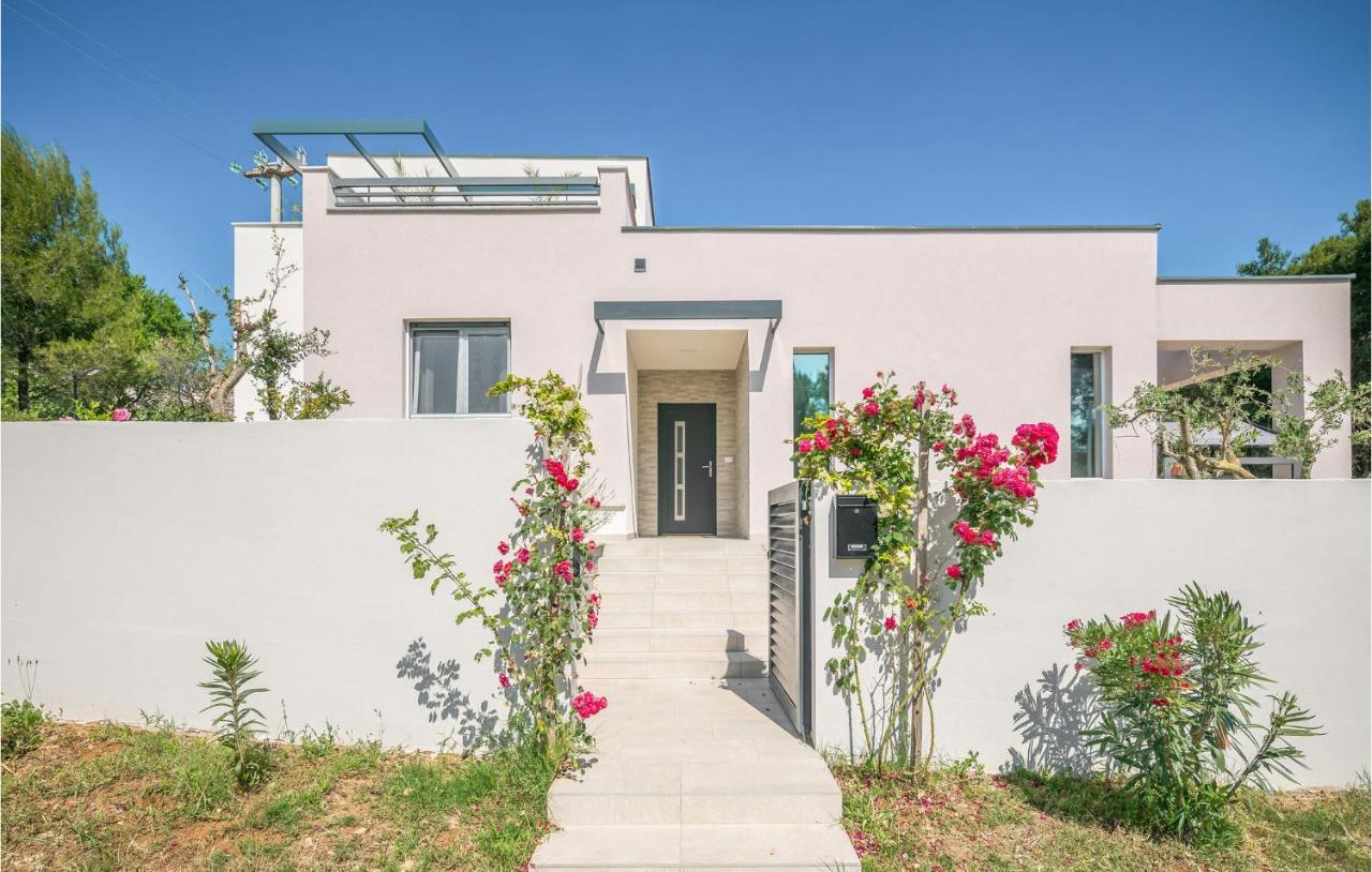 Stunning In With Outdoor Swimming Pool Pula