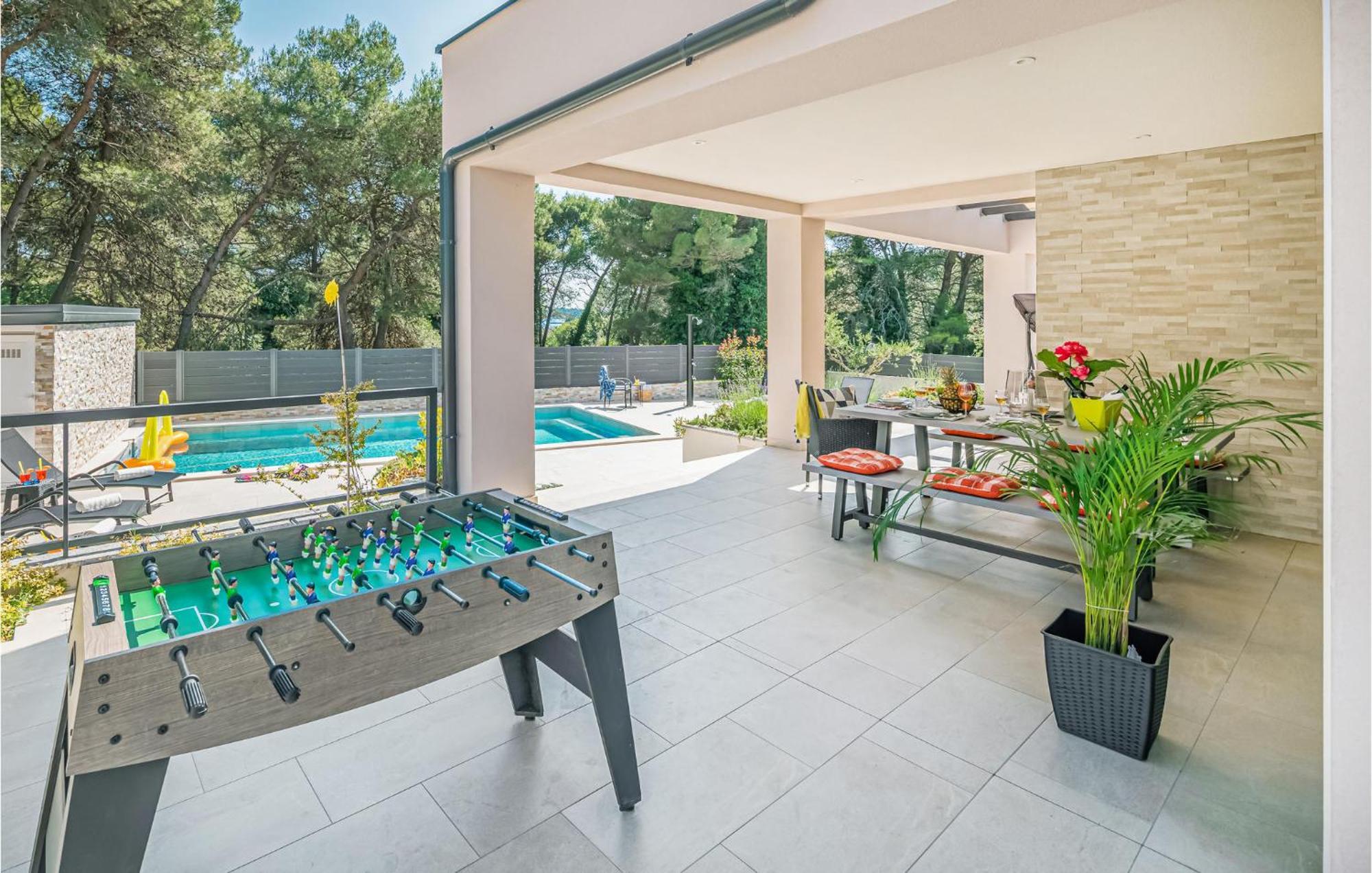 Stunning In With Outdoor Swimming Pool Pula