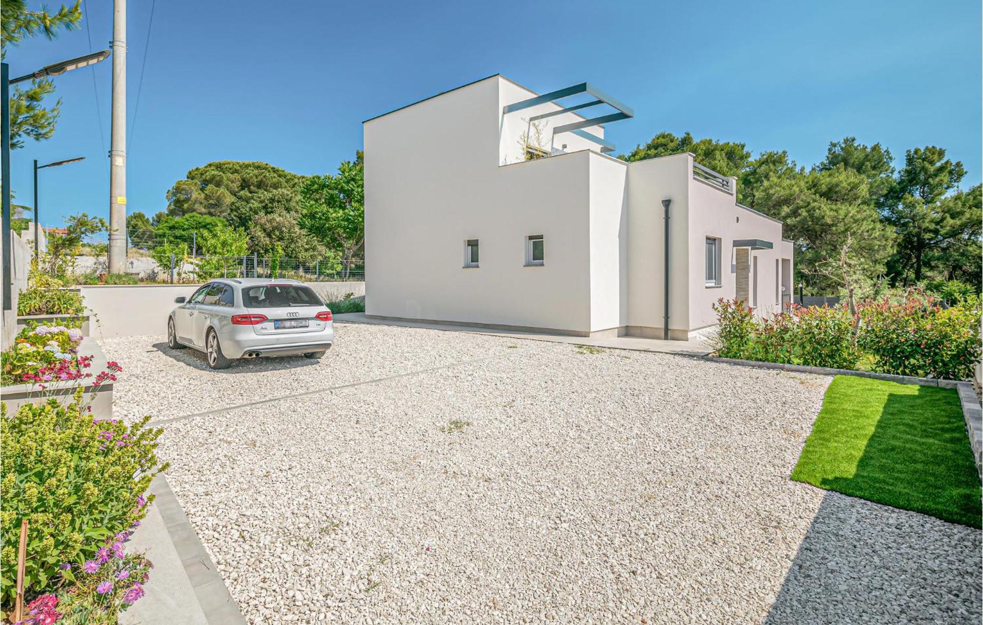 Stunning In With Outdoor Swimming Pool * Pula